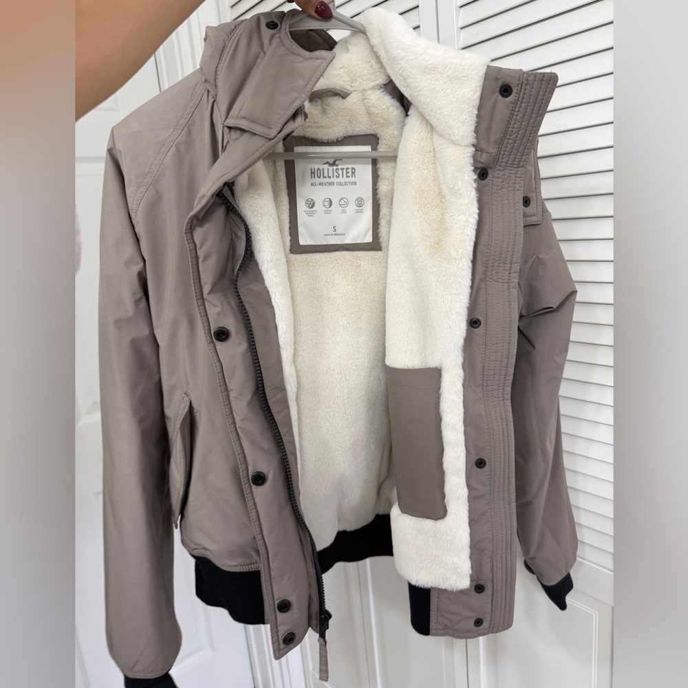 Hollister Beige Coat with Soft White Interior